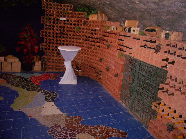 Weinkeller mit Italia-Mosaik